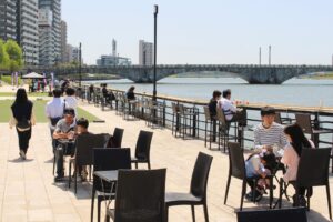 【写真】リニューアルした「万代テラス　ハジマリヒロバ」＝２６日、新潟市中央区万代３