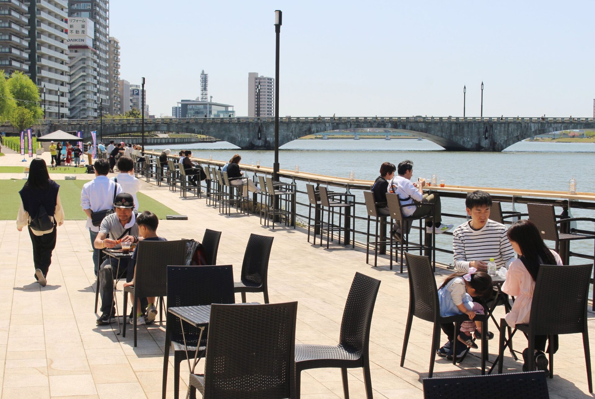 【写真】リニューアルした「万代テラス　ハジマリヒロバ」＝２６日、新潟市中央区万代３