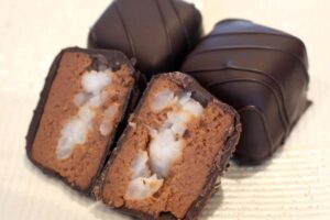 【写真】地元産の酒米や純米大吟醸酒を使った「大人のチョコダイヤモンド」