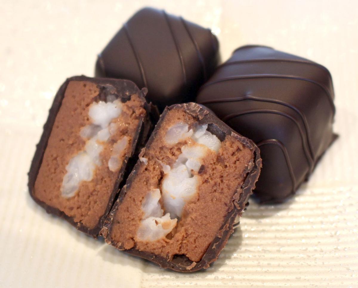 【写真】地元産の酒米や純米大吟醸酒を使った「大人のチョコダイヤモンド」