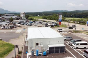 【写真】ラーメン店やコンビニエンスストアが出店し、利便性が高まった道の駅関川＝関川村