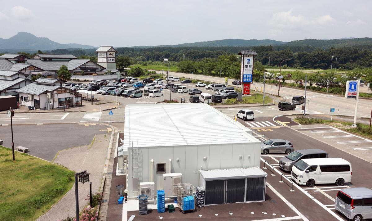 【写真】ラーメン店やコンビニエンスストアが出店し、利便性が高まった道の駅関川=関川村